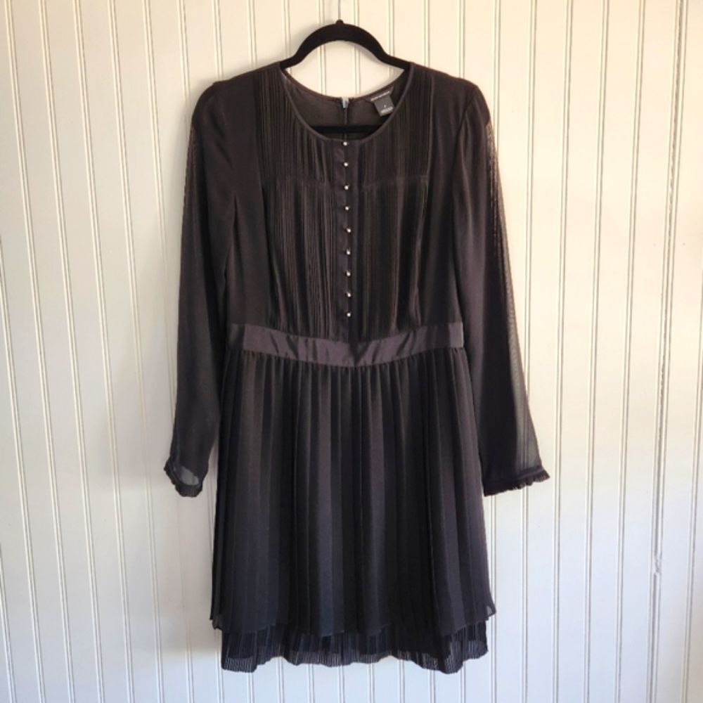 CLUB MONACO Black Silk Blend Modest Pleated Button Front Dress size 4